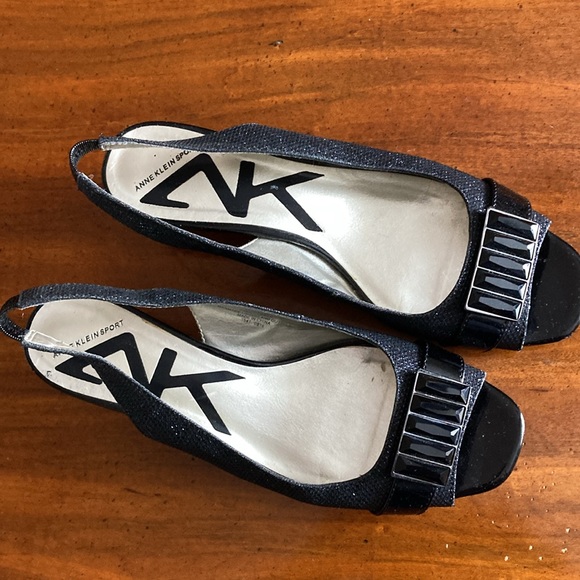 Anne Klein Gently used dressy sandals black with glitter Size 7Wide - Picture 2 of 6